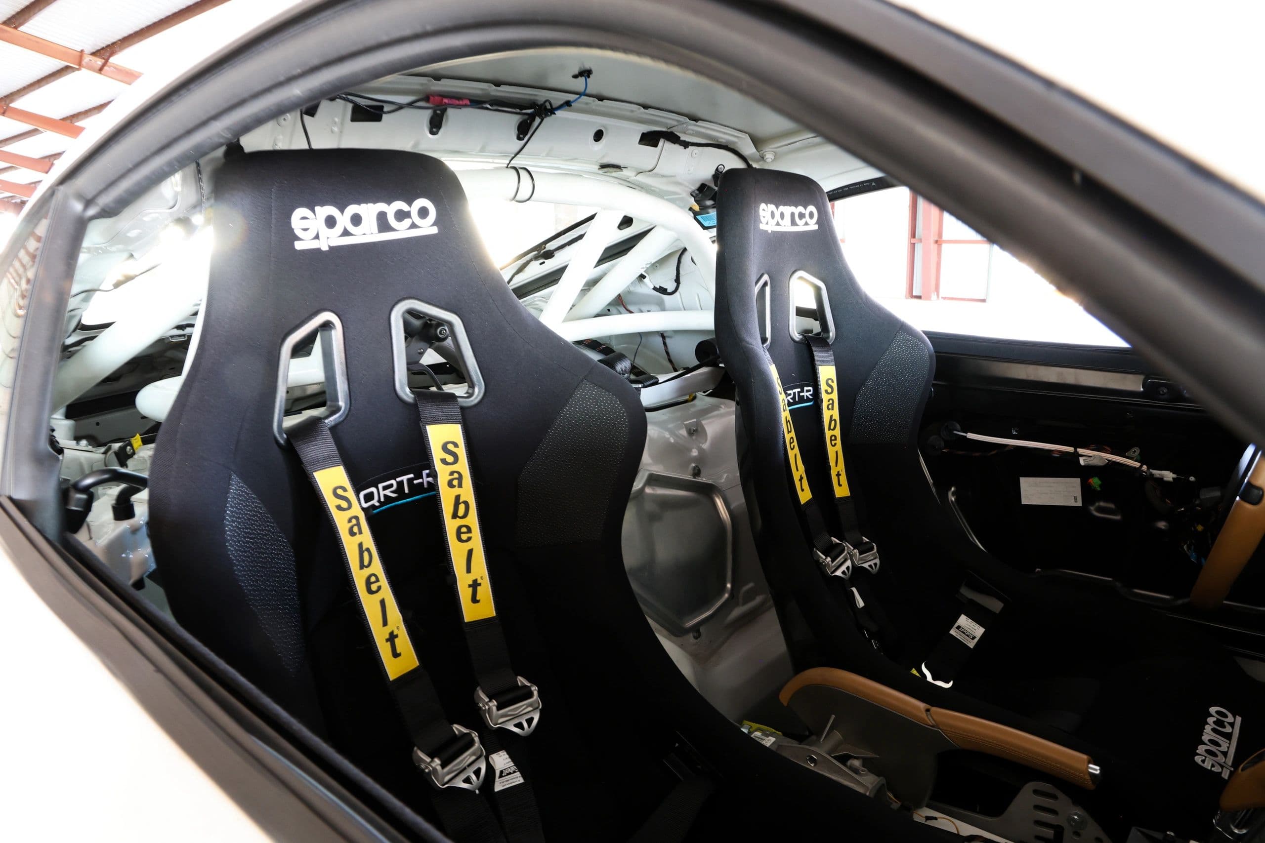 Race seats and harnesses in the DATL Porsche